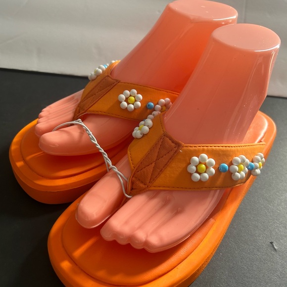 New Urban Outfitters Size 7 Orange Beaded Embellished Sandals/Flip Flops - Picture 5 of 9
